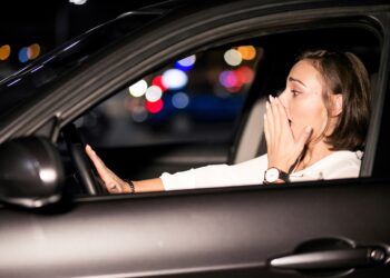 Motoristas Alerta: Como a Falta de Sono Afeta sua Segurança nas Estradas!