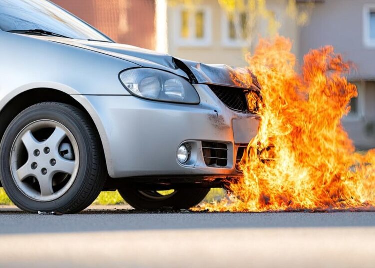 Fogo no Carro Elétrico Descubra como agir rápido e com segurança