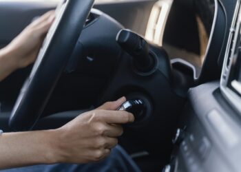 Por que Carros Flex Apresentam Atraso na Partida a Frio?