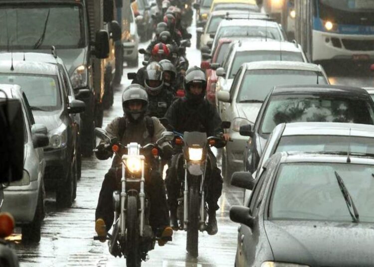 Motos no Corredor: Dicas para Trafegar com Segurança