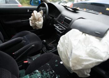 O Escândalo dos Airbags Takata: Por que Milhões de Carros Estão Sendo Chamados de Volta?