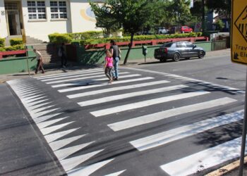 Segurança Escolar: Nova Lei propõe faixas elevadas em frente às escolas
