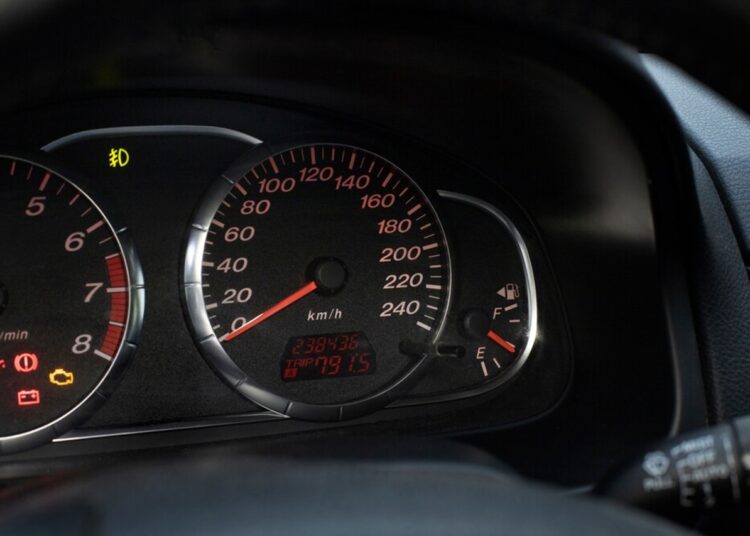 Velocímetros Modernos: Como Medem a Velocidade em Marcha à Ré?