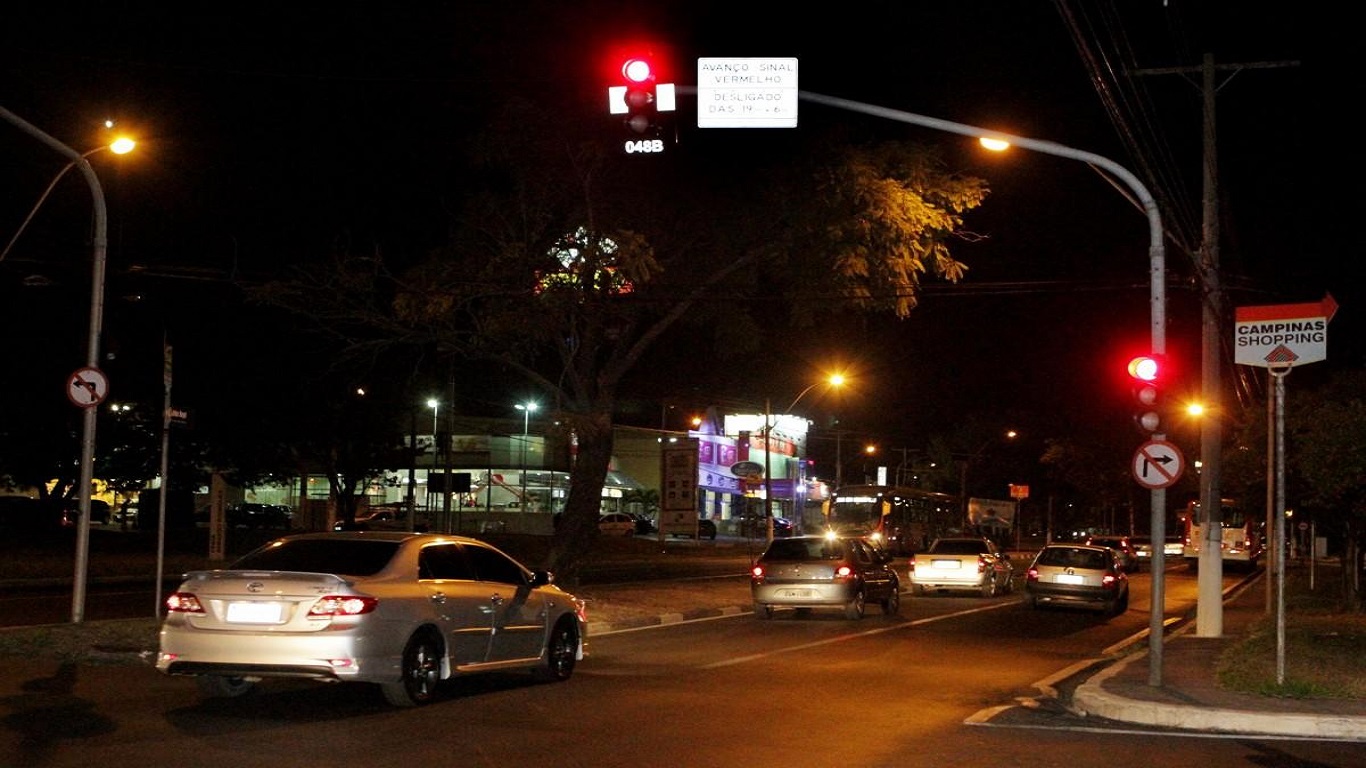 Mudanças no CTB O que você precisa saber sobre o sinal vermelho noturno