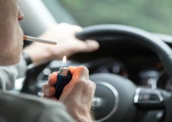 Por que Fumar no Carro pode ser muito mais perigoso do que você imagina