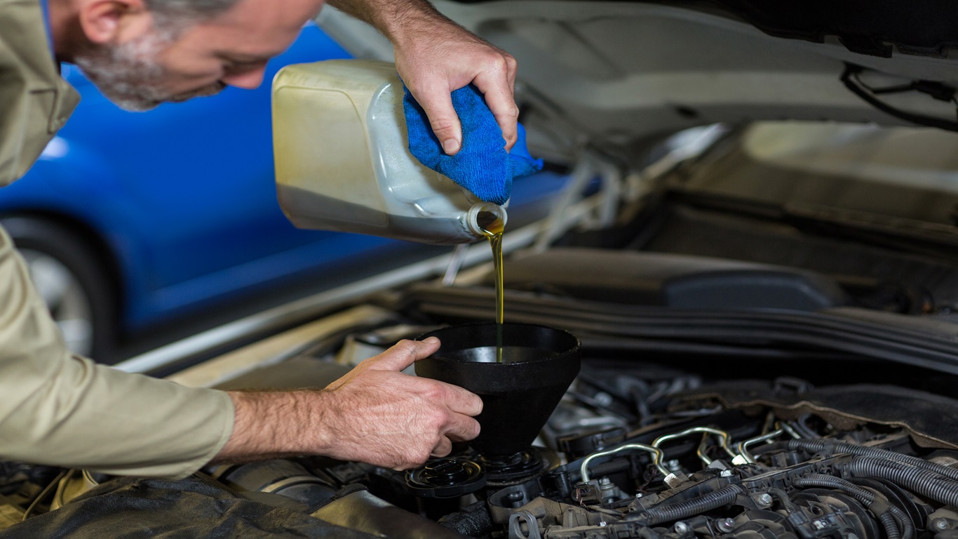 Dicas para trocar o óleo do seu carro e economizar!