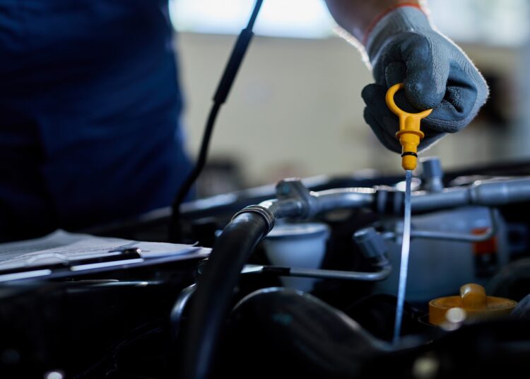 Dicas para trocar o óleo do seu carro e economizar!