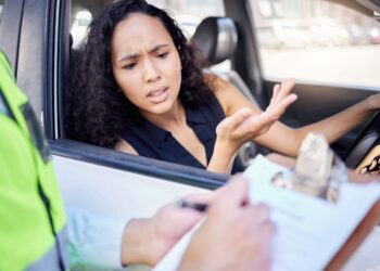 Projeto de Lei quer aprovar multas por gestos obscenos no trânsito