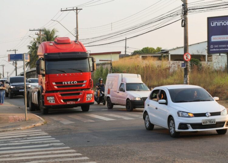 Detran alerta sobre a troca de película de automóveis. Imagem: Detran AC