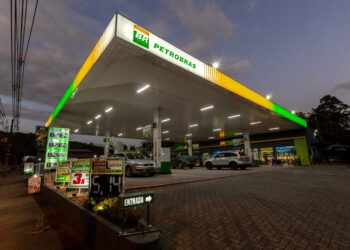 Com o aumento do preço dos combustíveis motoristas, tendem a ficar alertas. Imagem : Brasil Postos