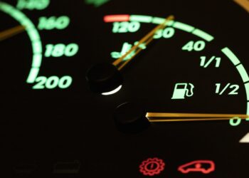 Distância que o carro carro na reserva alcança.