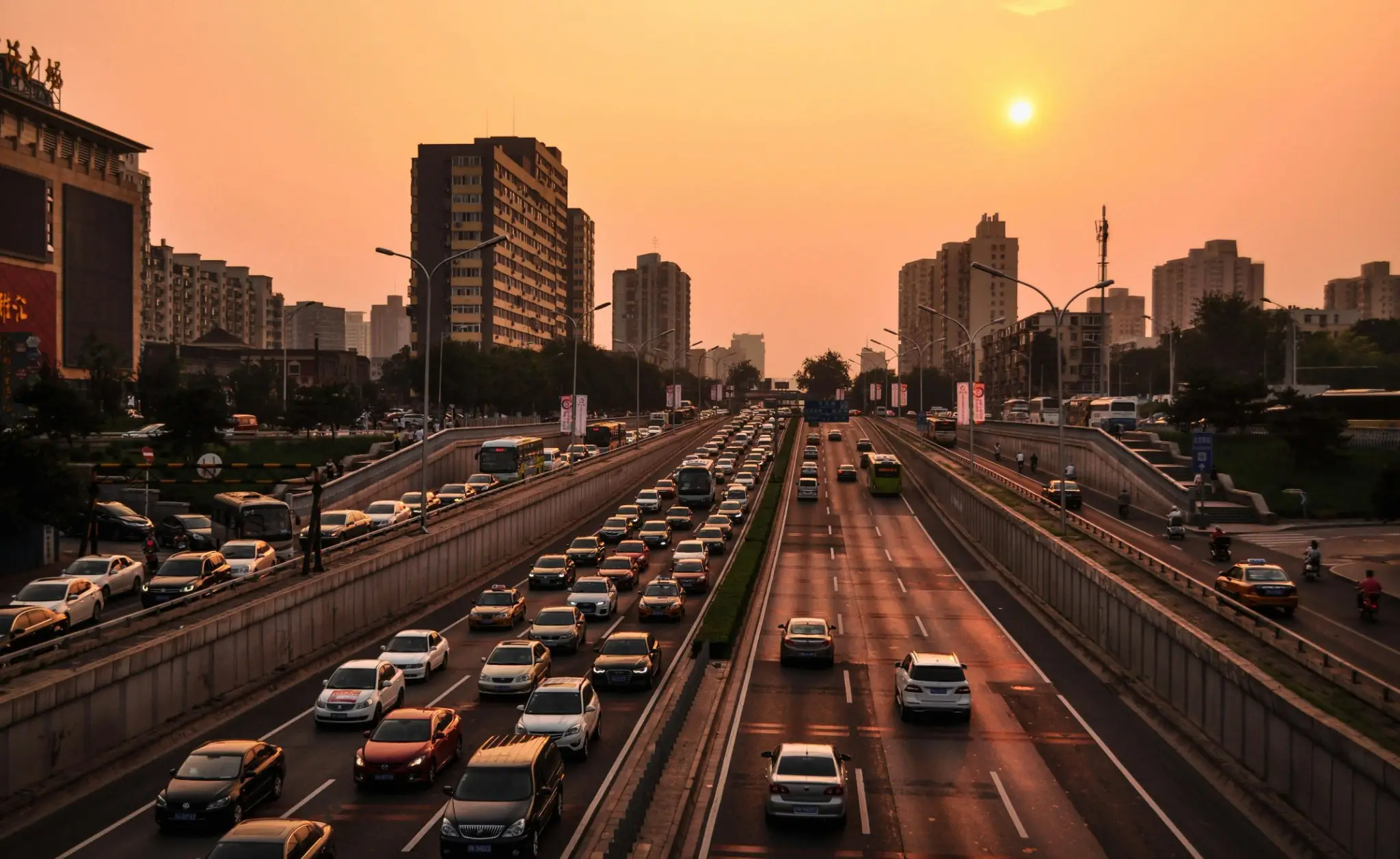 Trânsito congestionado durante o fim de tarde