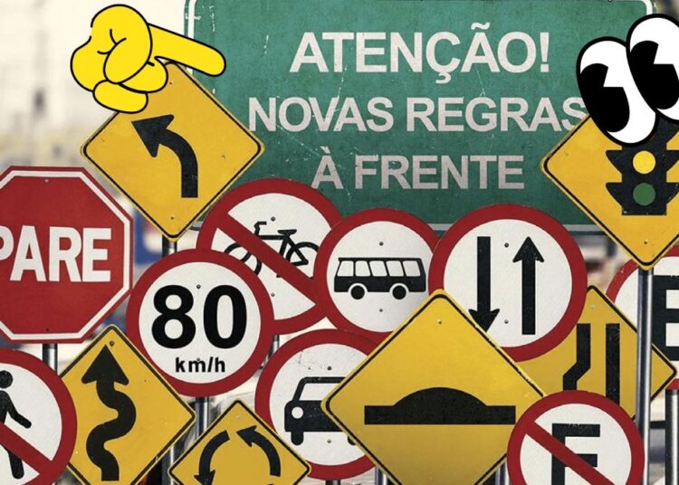 Placas de trânsito indicando novas regras à frente, com destaque para a sinalização de mudanças importantes no trânsito.