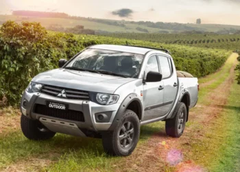 Mitsubishi L200 Triton, um dos carros mais seguros do Brasil, avaliado com nota máxima nos testes de segurança.