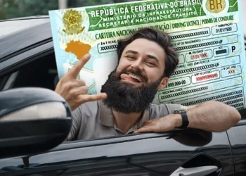 Homem sorrindo com CNH do Brasil ao fundo, questionando a proposta de obter a CNH sem autoescola. Descubra como votar