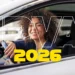 Mulher sorrindo sentada ao volante de um carro, com destaque para o texto IPVA 2026