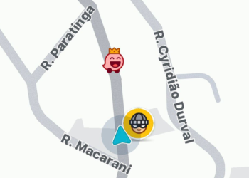 Mapa do aplicativo Waze mostrando alerta de ocorrência na Rua Macarani
