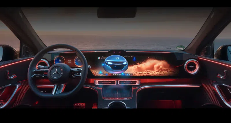 Interior do Mercedes-Benz GLC EV com painel digital iluminado em LED vermelho e telas panorâmicas