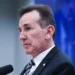 Deputado federal Jorge Goetten em pronunciamento na Câmara, usando terno escuro e gravata listrada