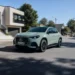 Novo Mercedes-Benz GLA elétrico em movimento pelas ruas com design renovado e autonomia superior a 650 km.