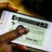 CNH digital exibida na tela de um celular representa a prorrogação excepcional da validade da habilitação em 2026.
