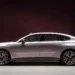 Volvo ES90 elétrico em destaque durante apresentação; modelo será lançado no Festival Interlagos.