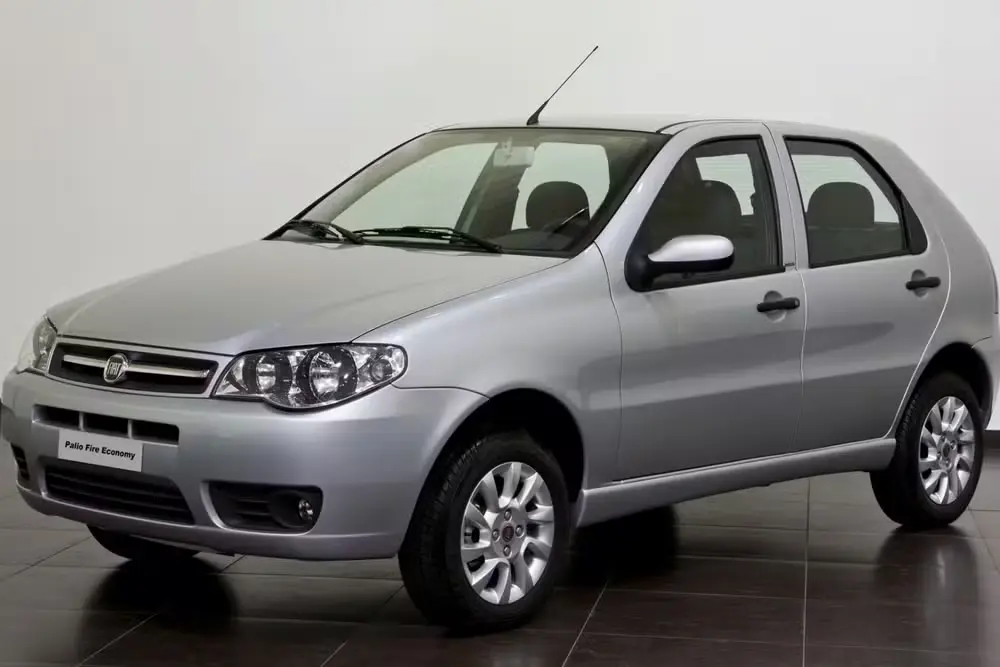 Fiat Palio Fire 1.0 Flex 2009 prata em destaque como opção de carro usado pelo preço do iPhone Duo.