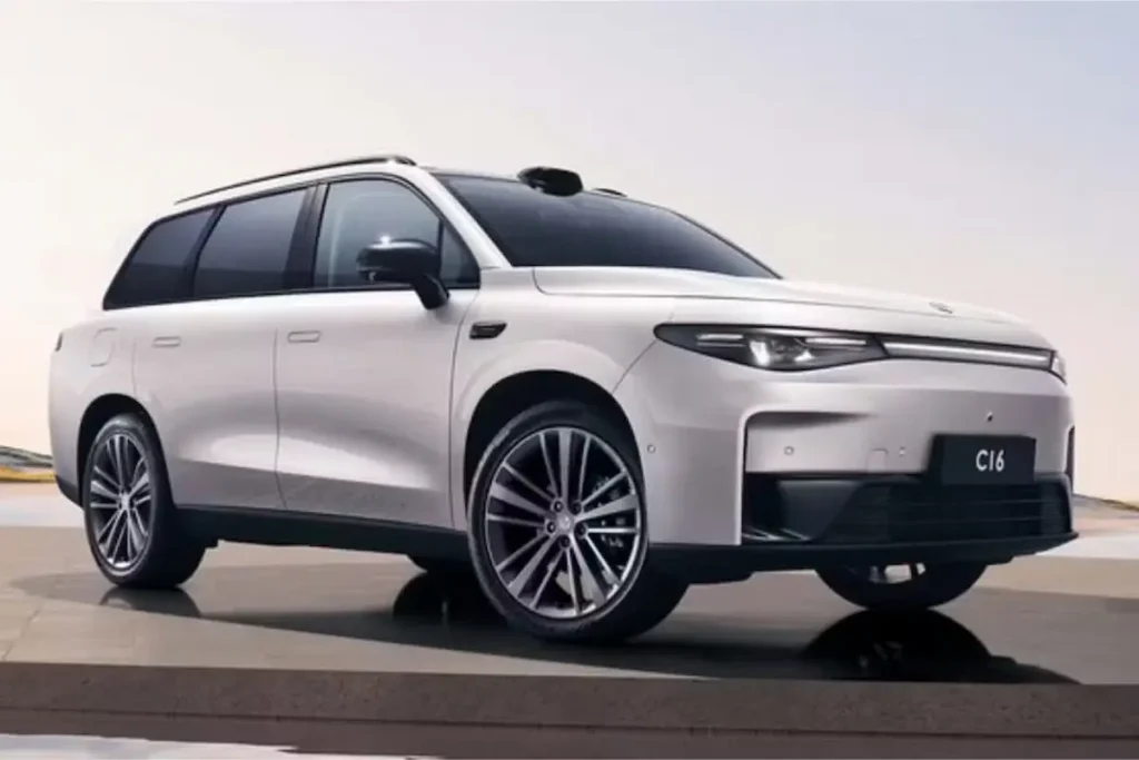 Leapmotor C16 SUV eletrificado com capacidade para seis ocupantes.