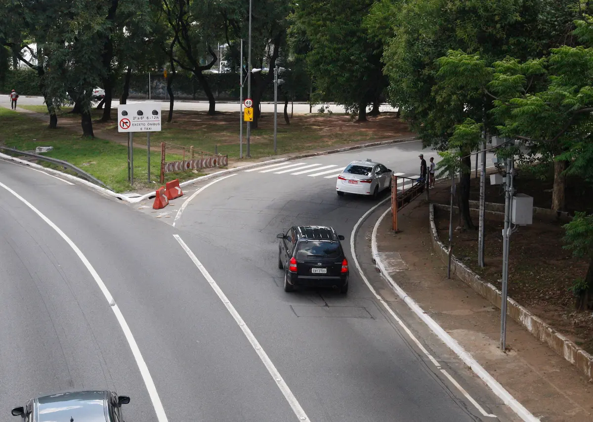 Radar de fiscalização na Marginal Tietê registra alto número de infrações em São Paulo.